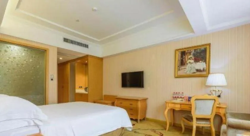 Bed in Vienna Hotel Guangxi Liuzhou Xijiang Vientiane City