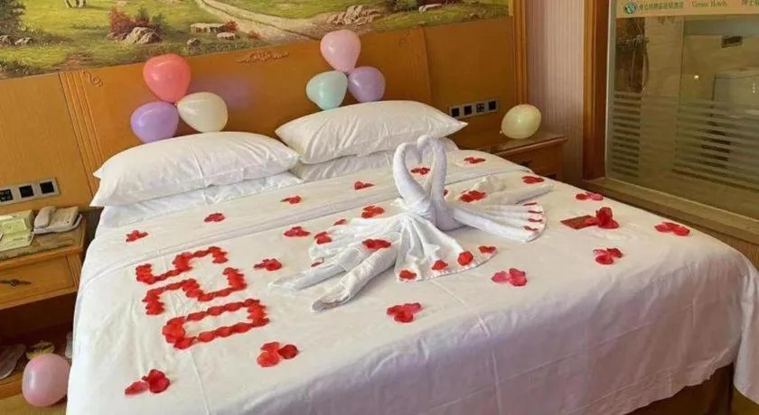 Bed in Vienna Hotel Guangxi Liuzhou Xijiang Vientiane City