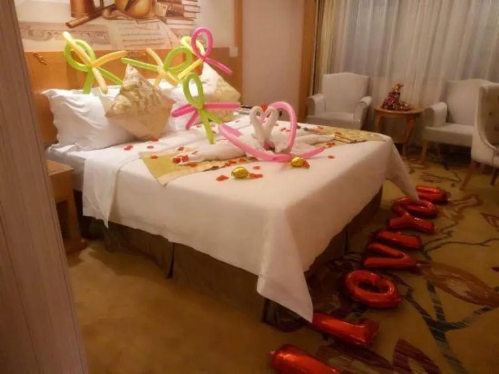 Bed in Vienna Hotel Guangxi Liuzhou Xijiang Vientiane City