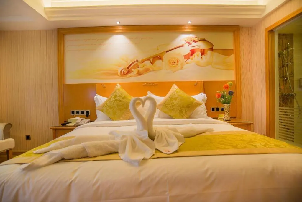 Bed in Vienna Hotel Guangxi Liuzhou Xijiang Vientiane City