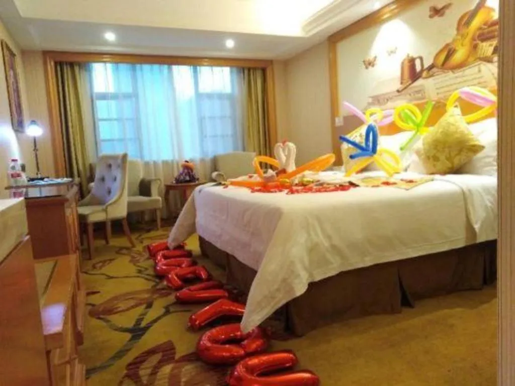 Bed in Vienna Hotel Guangxi Liuzhou Xijiang Vientiane City