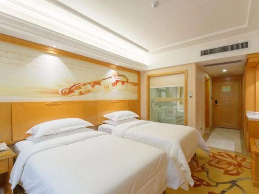 Bed in Vienna Hotel Guangxi Liuzhou Xijiang Vientiane City