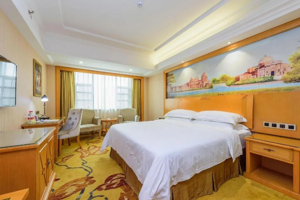 Bed in Vienna Hotel Guangxi Liuzhou Xijiang Vientiane City