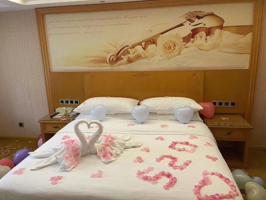 Bed in Vienna Hotel Guangxi Liuzhou Xijiang Vientiane City