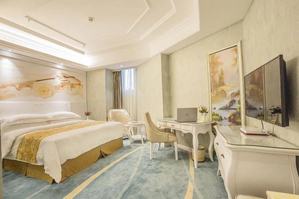 Bed in Vienna Hotel Guiyang Jiaxiulou Jichang Road