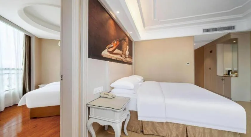 Bed in Vienna Hotel Guiyang Jiaxiulou Jichang Road