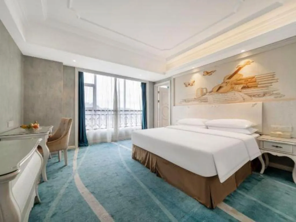 Bed in Vienna Hotel Guiyang Jiaxiulou Jichang Road