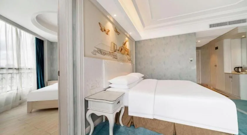 Bed in Vienna Hotel Guiyang Jiaxiulou Jichang Road