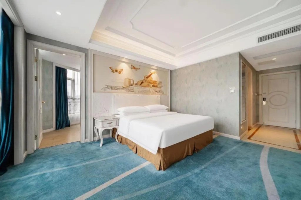 Bed in Vienna Hotel Guiyang Jiaxiulou Jichang Road