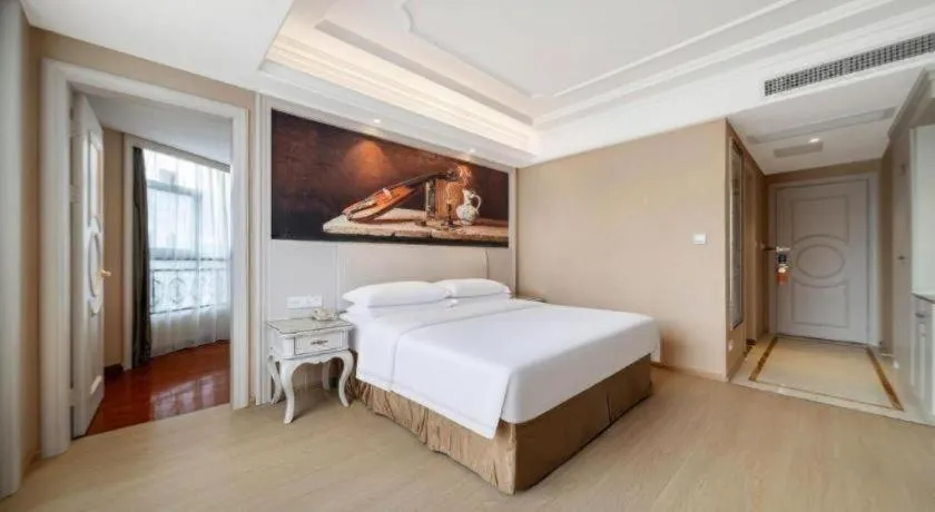 Bed in Vienna Hotel Guiyang Jiaxiulou Jichang Road