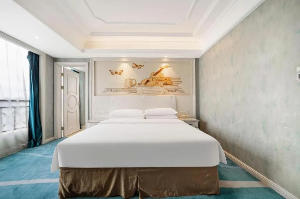 Bed in Vienna Hotel Guiyang Jiaxiulou Jichang Road