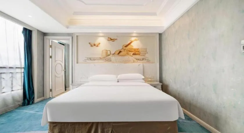 Bed in Vienna Hotel Guiyang Jiaxiulou Jichang Road