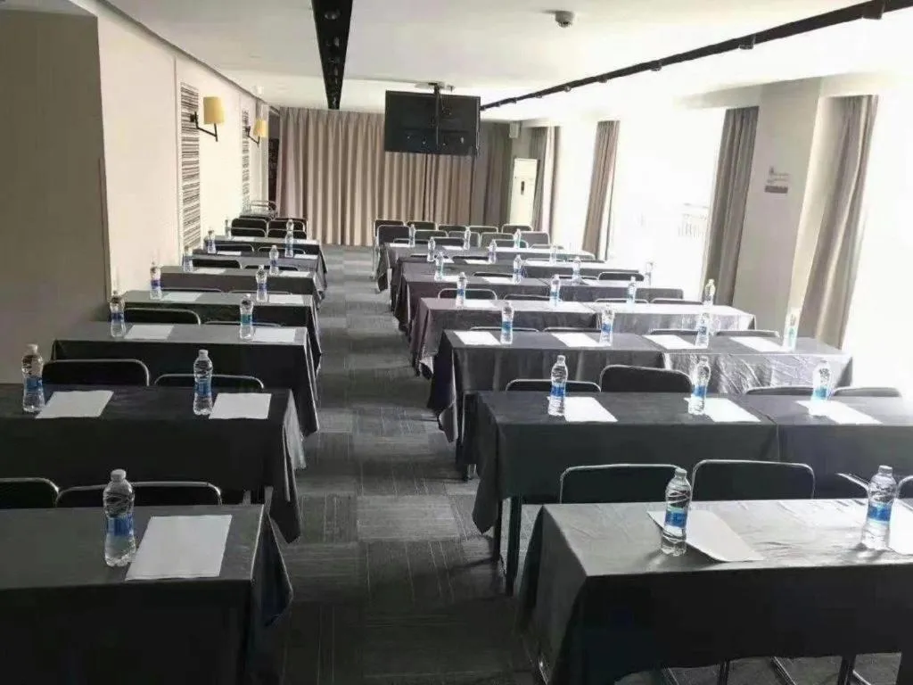 Xana Hotelle Chengdu East Railway Station Kaide Plaza