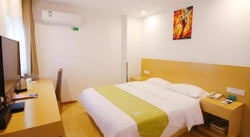 Bed in GreenTree Alliance Suzhou Zhangjiagang Nanfeng Town Hotel