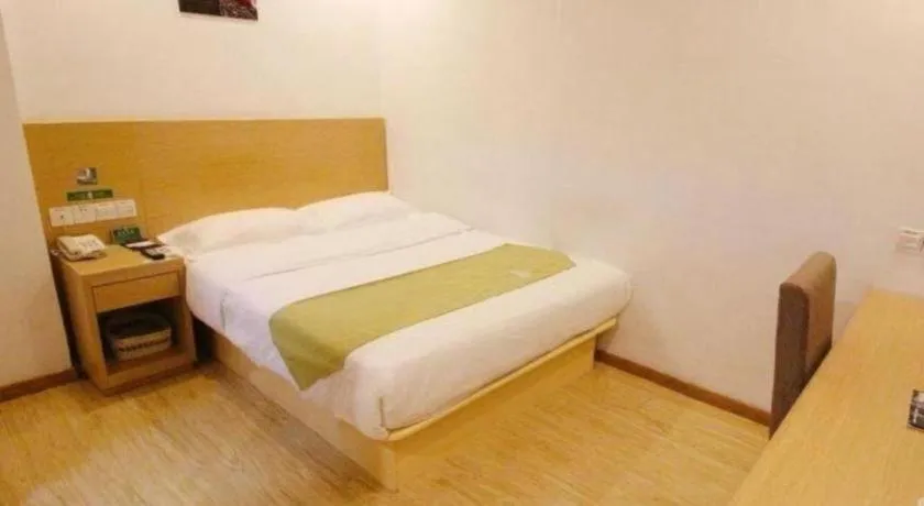 Bed in GreenTree Alliance Suzhou Zhangjiagang Nanfeng Town Hotel