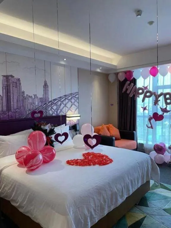 Bed in Hampton by Hilton Guangming Shenzhen