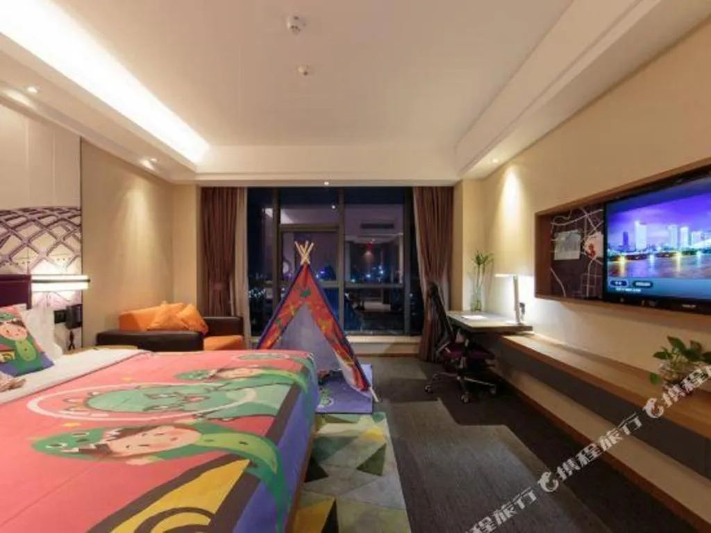 Bed in Hampton by Hilton Guangming Shenzhen
