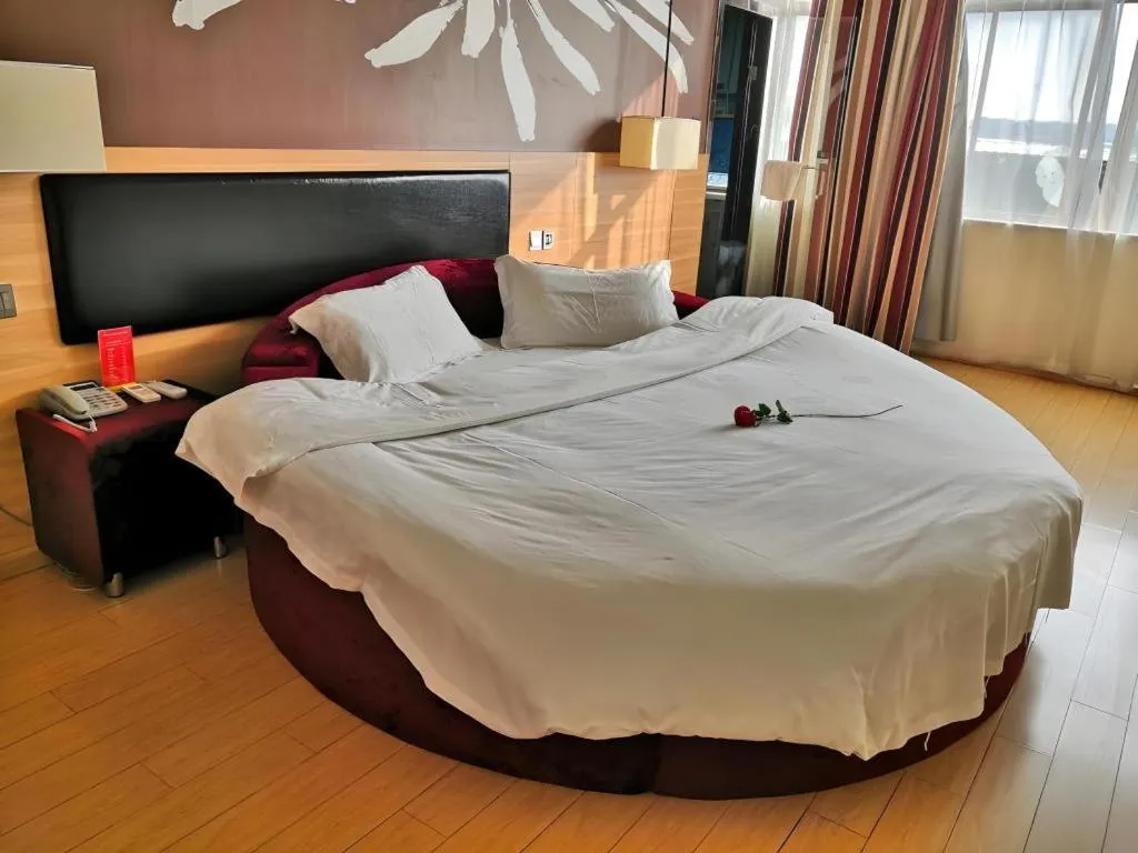 Bed in Thank Inn Hotel Jiangsu Suzhou Luzhi Ancient Town Scenic Area