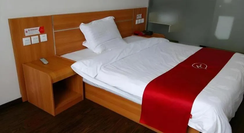 Bed in JUNYI Hotel Jiangxi Xinyu Baoshi Park