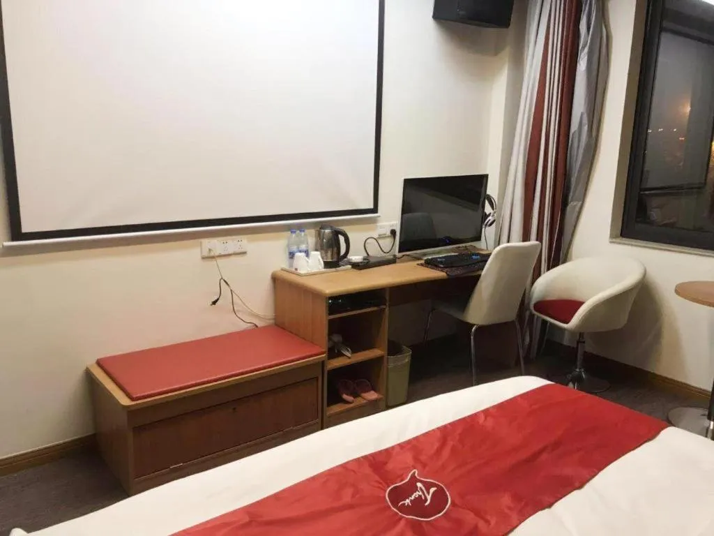 Bed in Thank Inn Plus Hotel Wuxi Xishan District Leather City