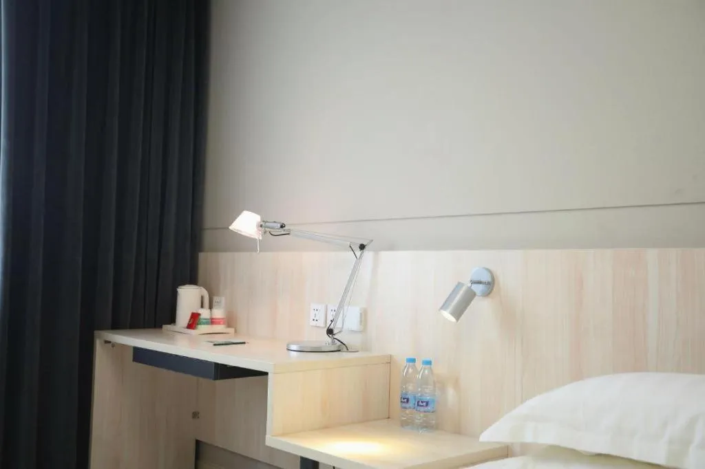 Bed in Jinjiang Inn Pingliang West Railway Station Xuanhe New City