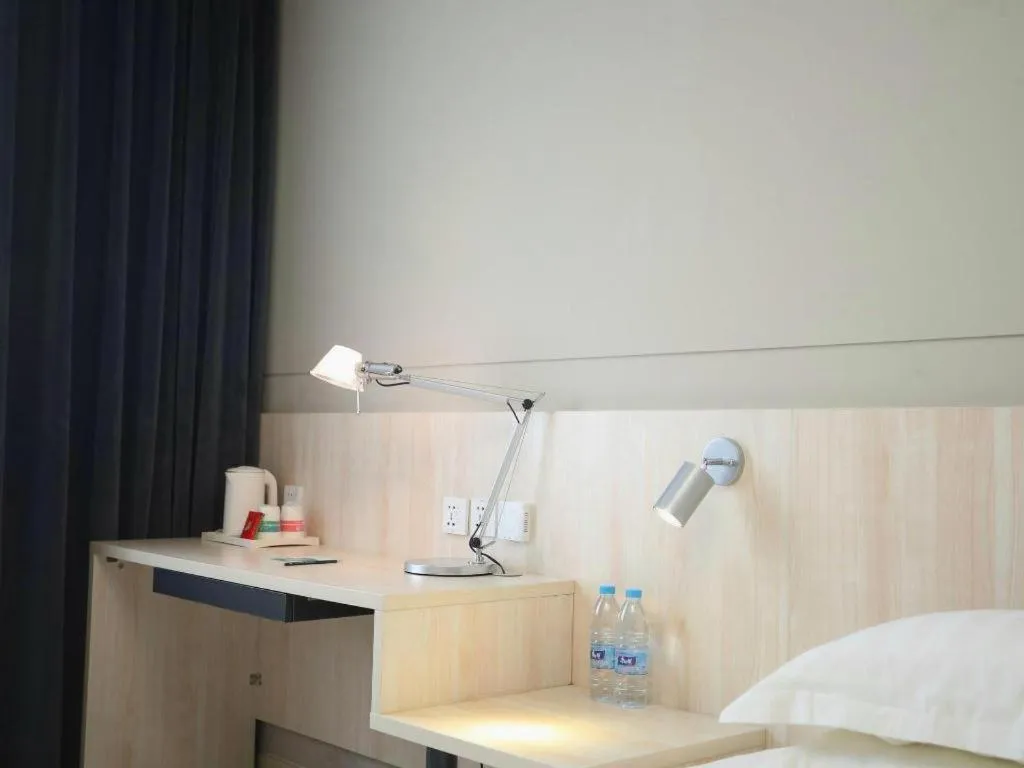 Bed in Jinjiang Inn Pingliang West Railway Station Xuanhe New City