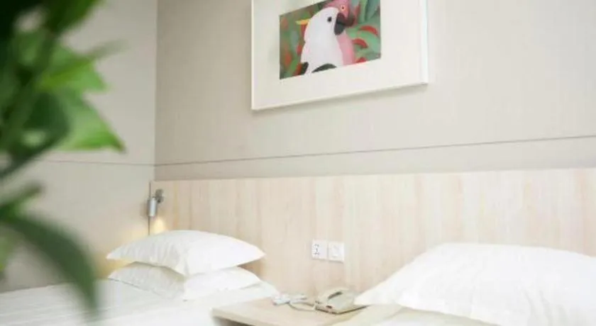 Bed in Jinjiang Inn Pingliang West Railway Station Xuanhe New City