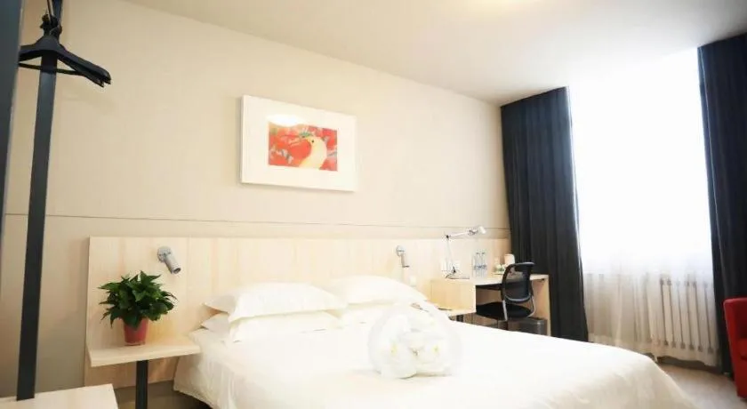 Bed in Jinjiang Inn Pingliang West Railway Station Xuanhe New City