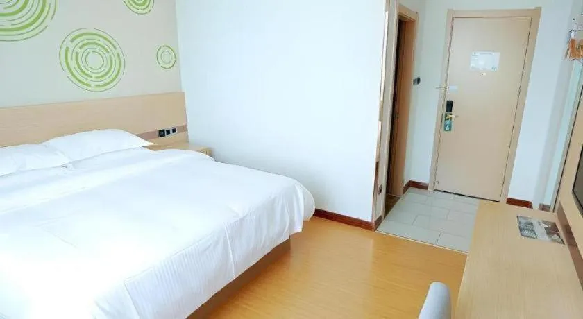 Bed in GreenTree Inn Yichun Qingshan Street Express Hotel