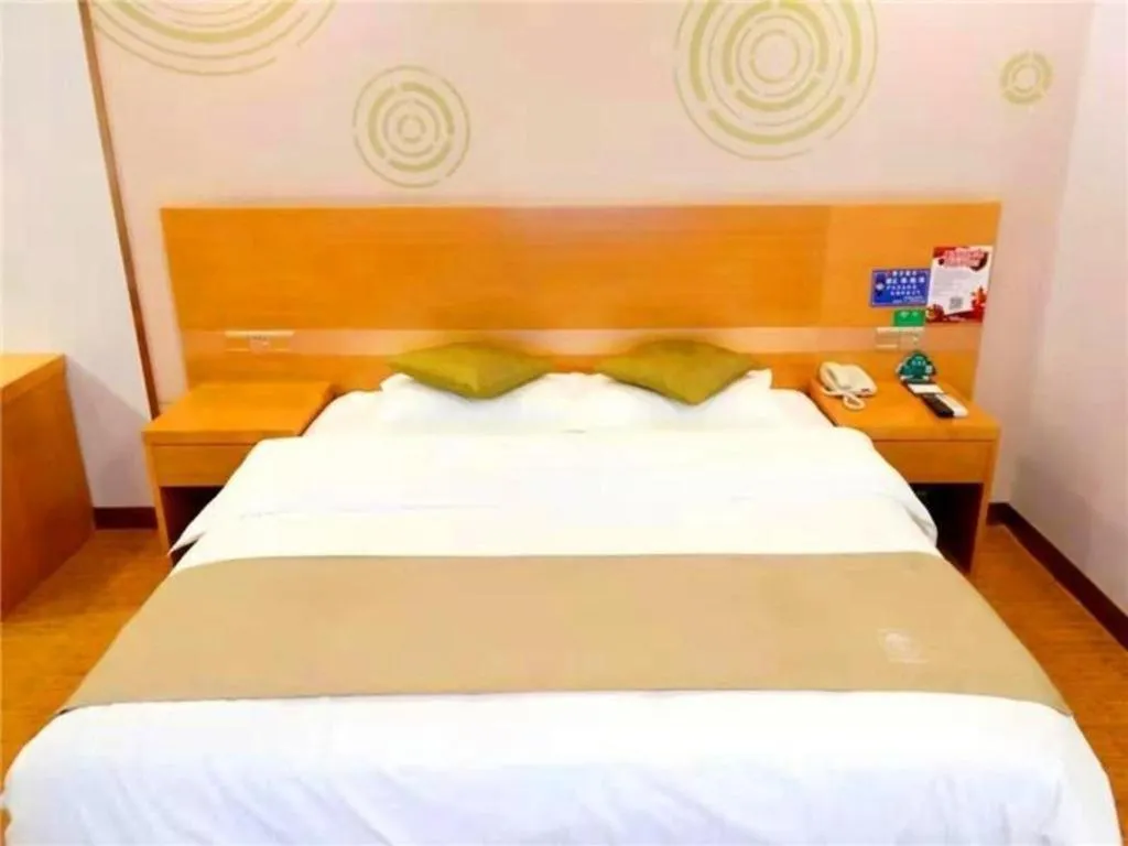 Bed in GreenTree Inn Ningbo Hangzhou Wan New District Lishi Square Business Hotel