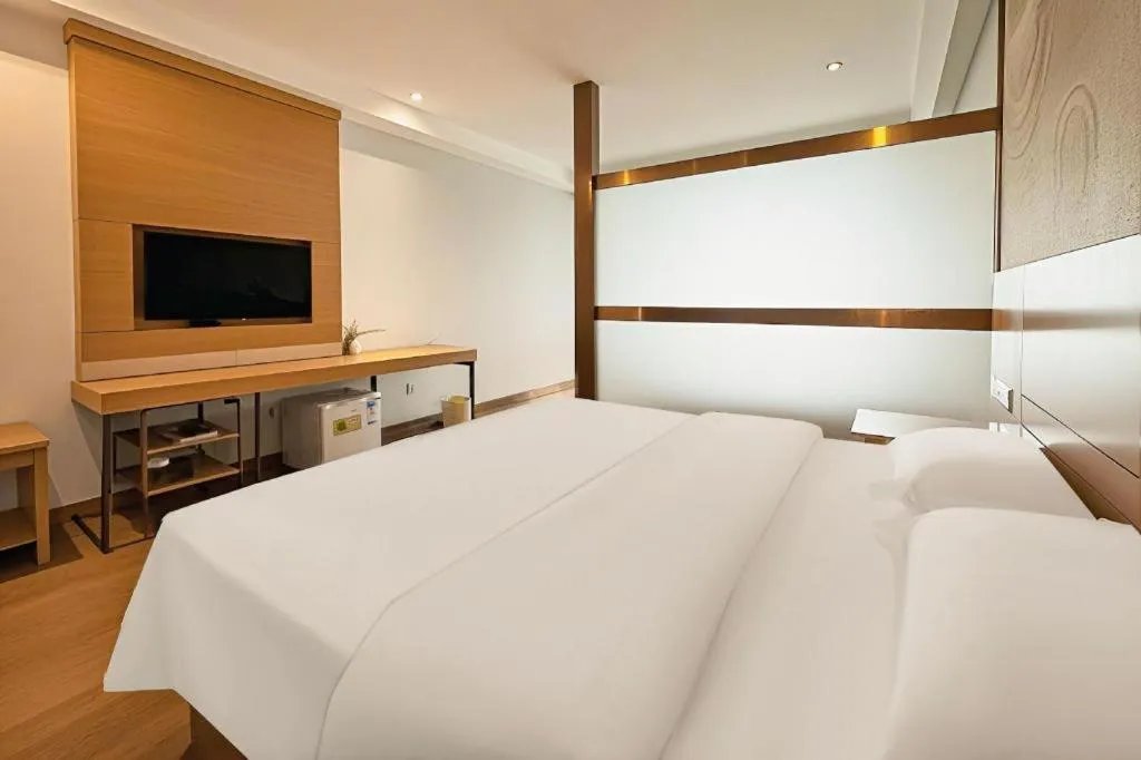 Bed in GreenTree Inn Ningbo Hangzhou Wan New District Lishi Square Business Hotel