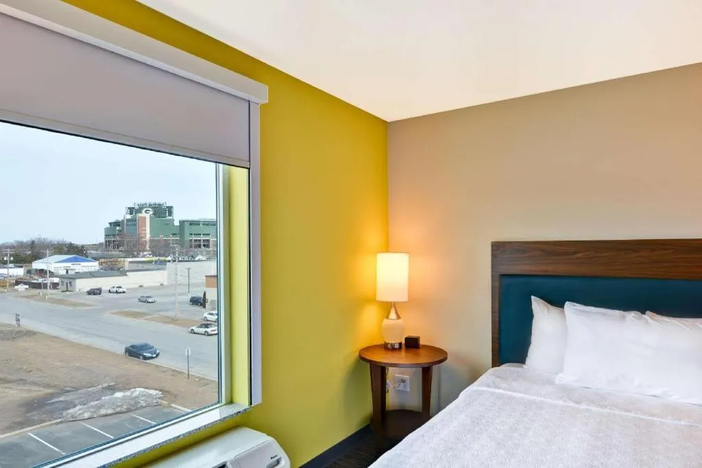 Bed in Home2 Suites by Hilton Green Bay