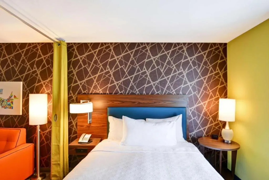 Bed in Home2 Suites by Hilton Green Bay