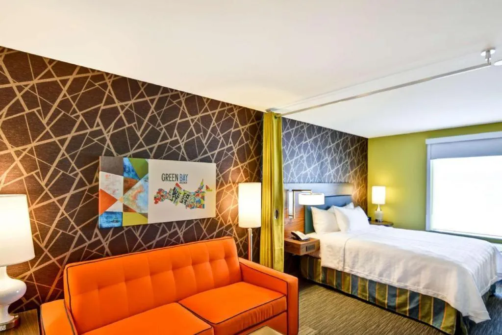 Bed in Home2 Suites by Hilton Green Bay