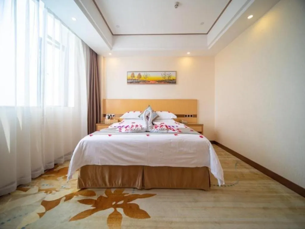 Bed in GreenTree Alliance Foshan West Station Luowu Road Hotel