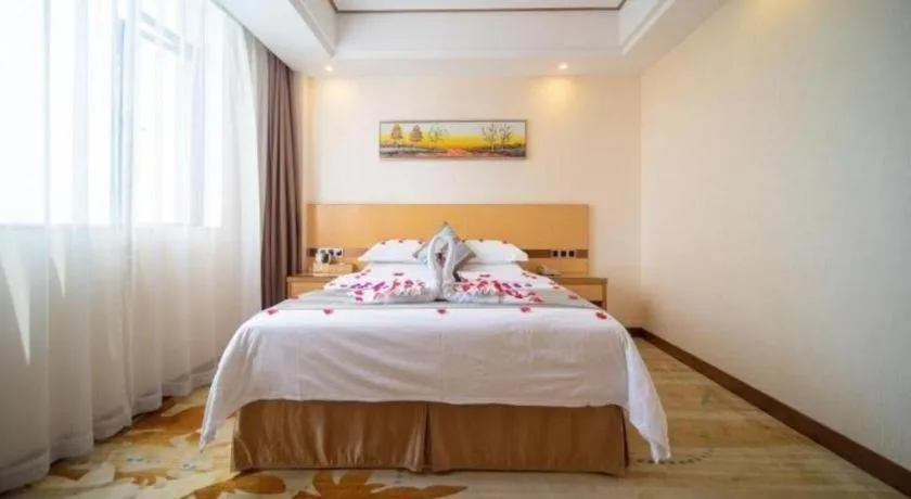 Bed in GreenTree Alliance Foshan West Station Luowu Road Hotel