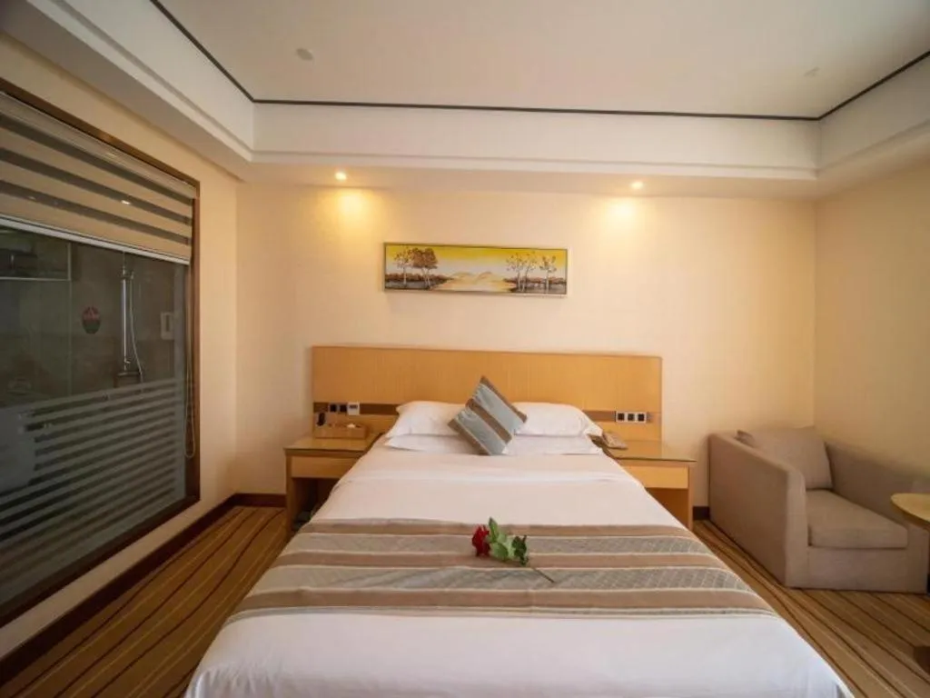 Bed in GreenTree Alliance Foshan West Station Luowu Road Hotel