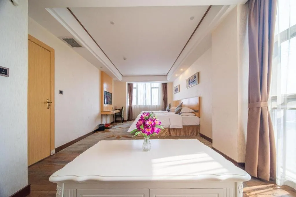 Bed in GreenTree Alliance Foshan West Station Luowu Road Hotel