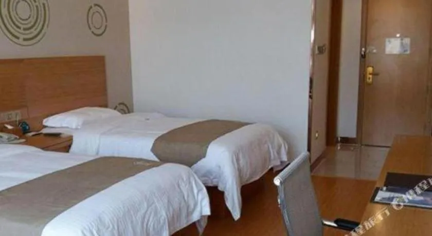 Bed in GreenTree Inn Shandong Heze Caoxian Zhuangzhai Town Oriental Times City Business Hotel