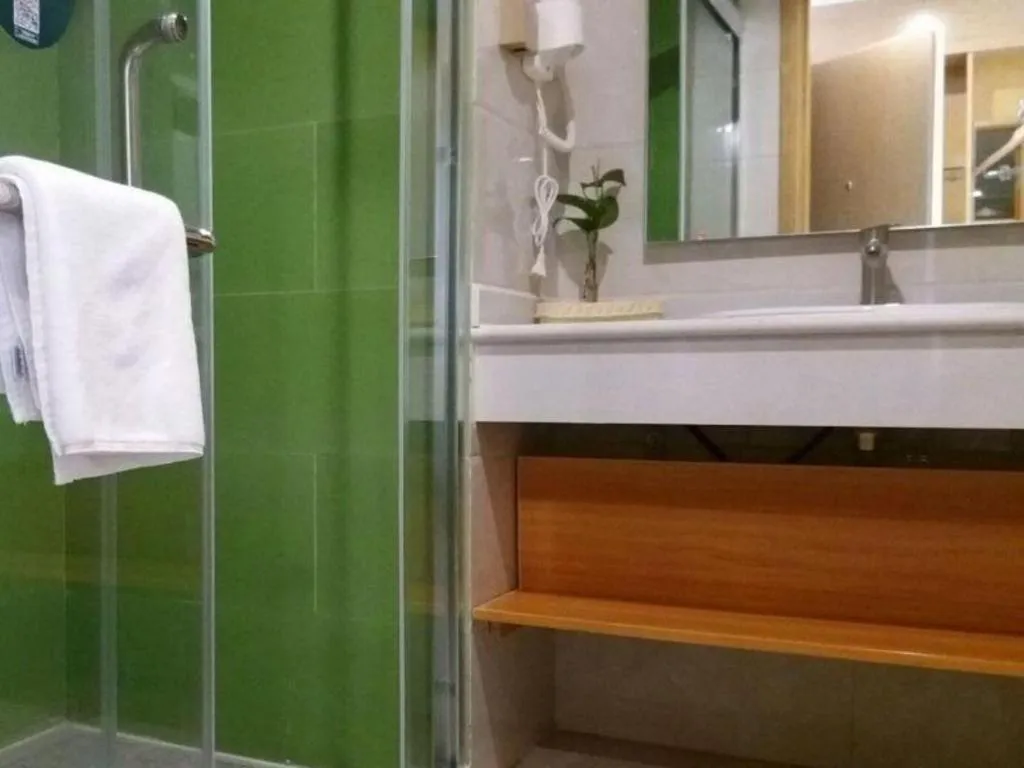 GreenTree Inn Shandong Heze Caoxian Zhuangzhai Town Oriental Times City Business Hotel