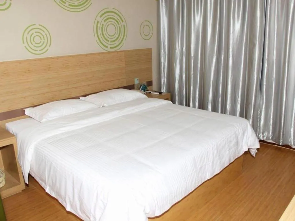 Bed in GreenTree Inn Binzhou Wudi County Yinzuo Plaza Express Hotel