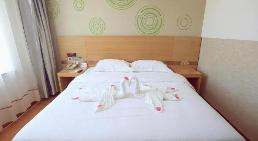 Bed in GreenTree Inn Binzhou Wudi County Yinzuo Plaza Express Hotel