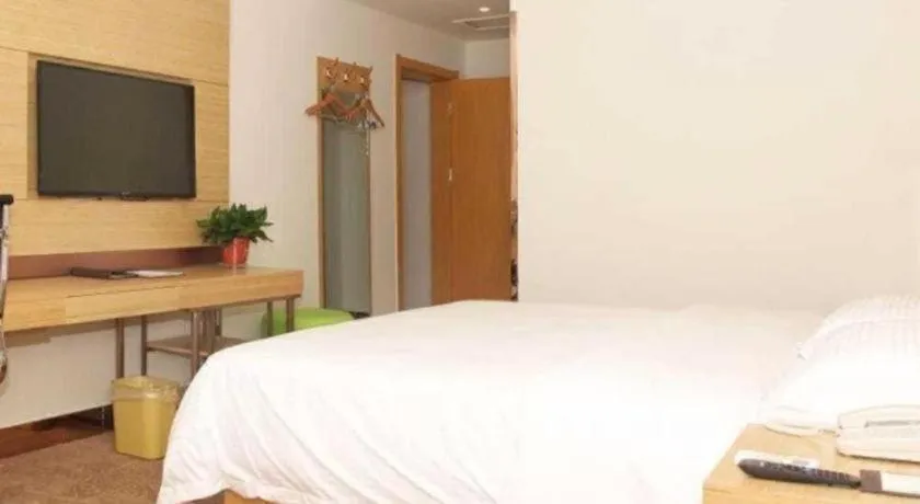 Bed in GreenTree Inn Binzhou Wudi County Yinzuo Plaza Express Hotel
