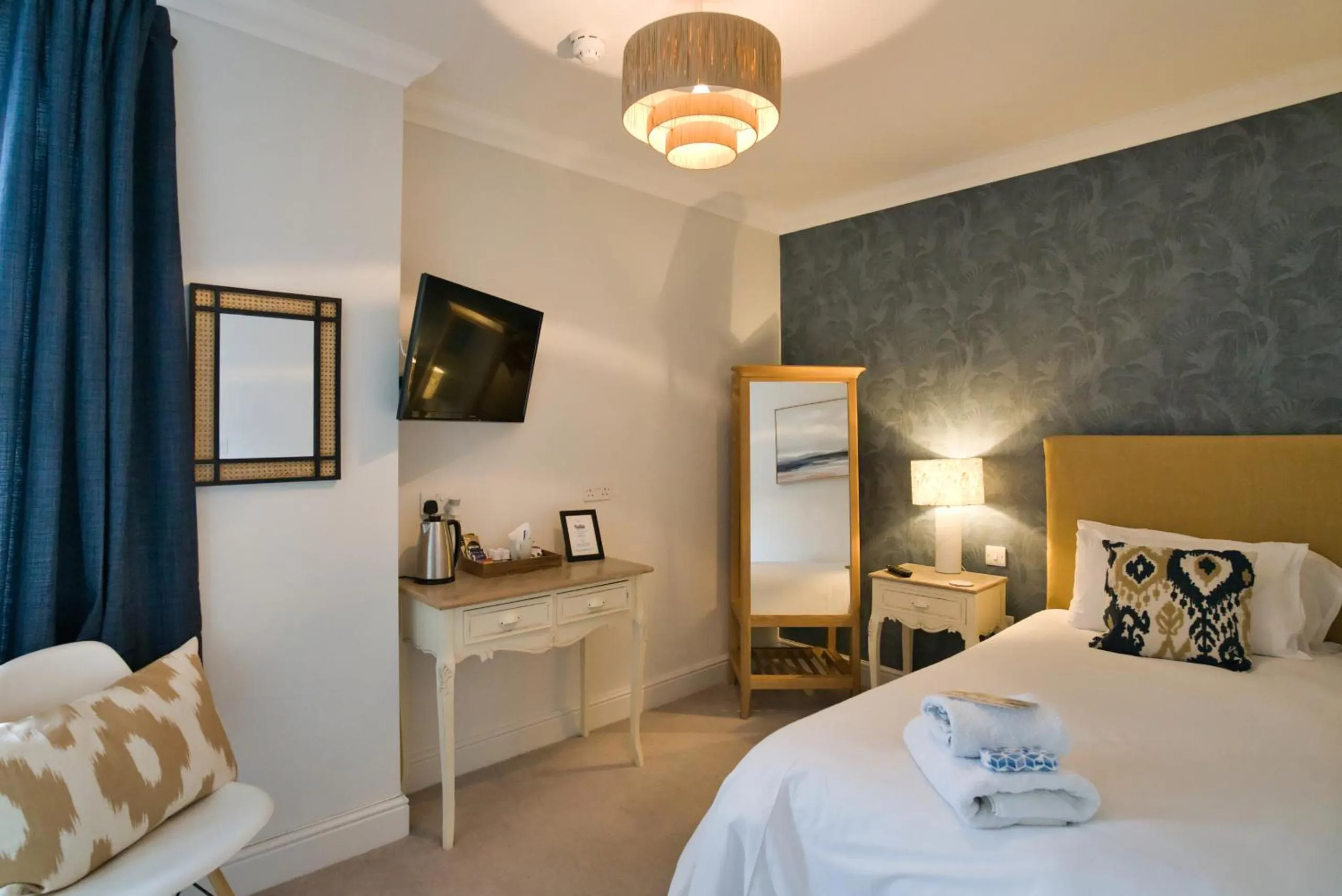 Bedroom, Bed in Beaches Guest House