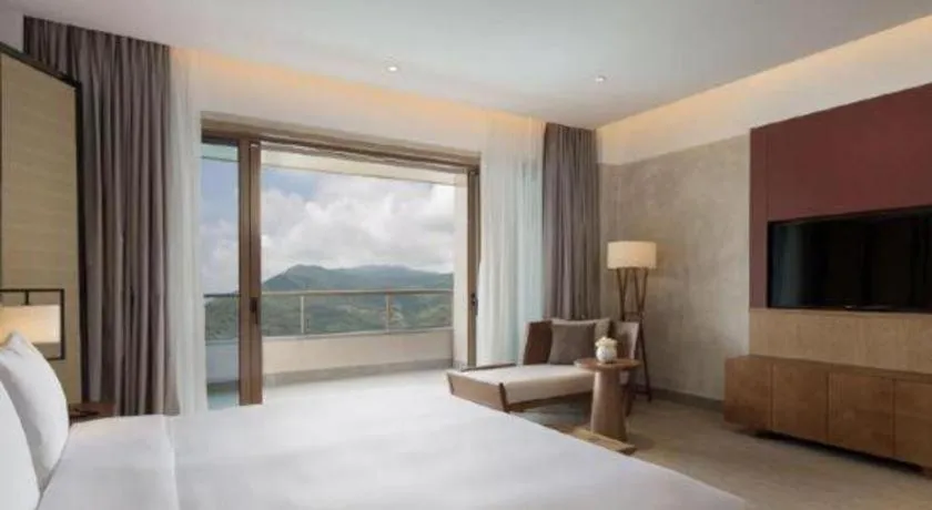 Bed in La Fountain Hotel & Resort Sanya