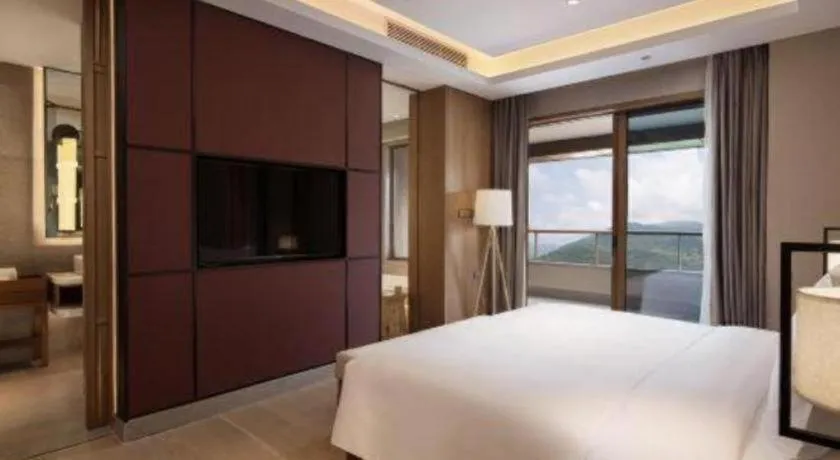 Bed in La Fountain Hotel & Resort Sanya