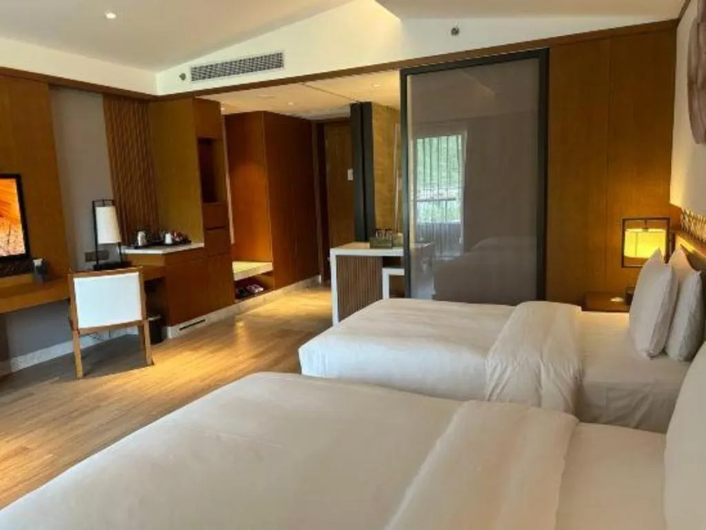 Bed in La Fountain Hotel & Resort Sanya