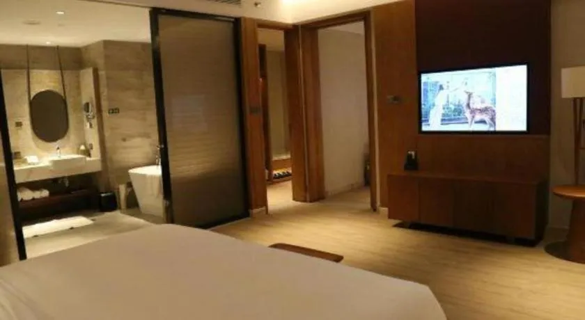 Bed in La Fountain Hotel & Resort Sanya