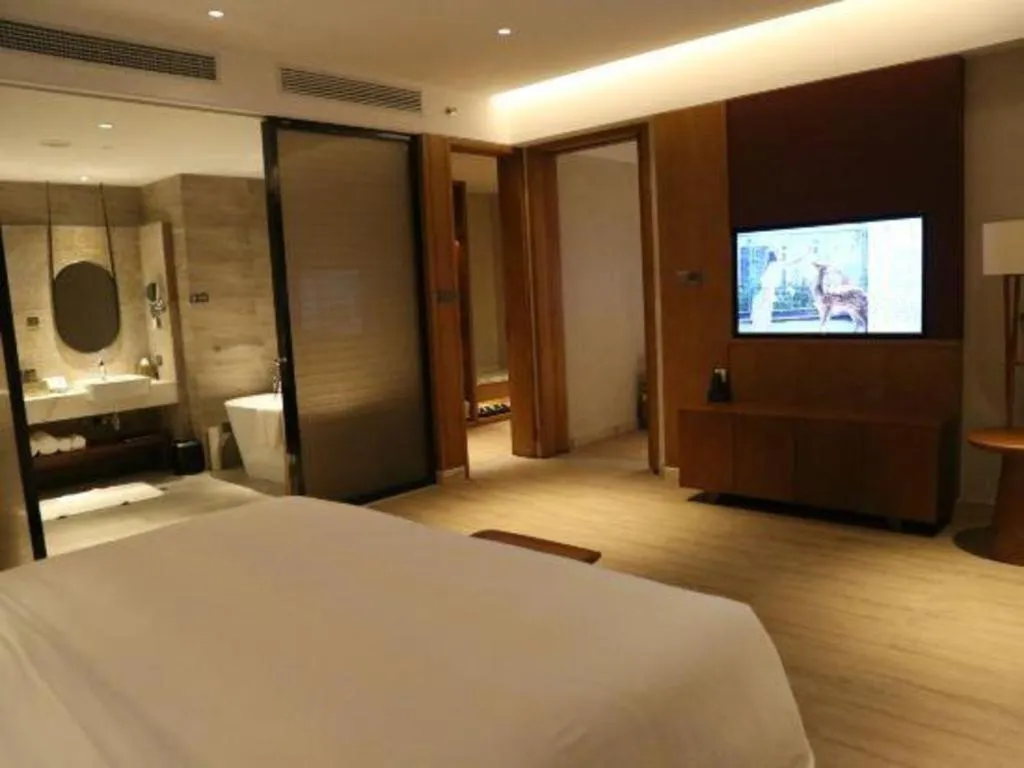 Bed in La Fountain Hotel & Resort Sanya