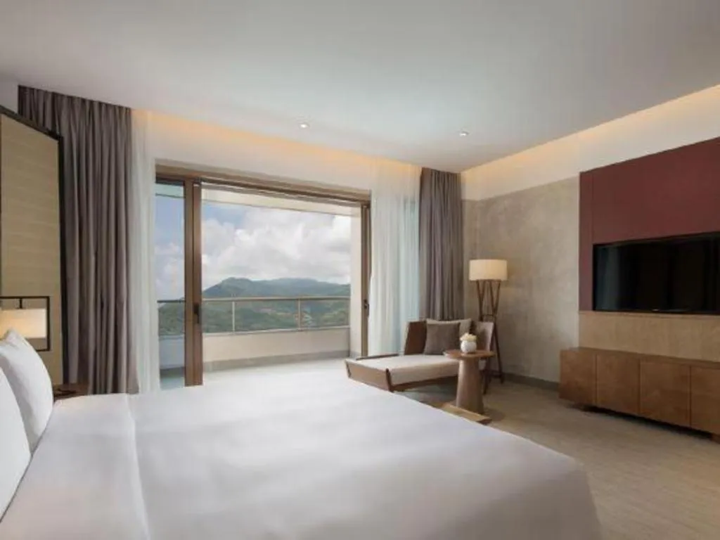 Bed in La Fountain Hotel & Resort Sanya